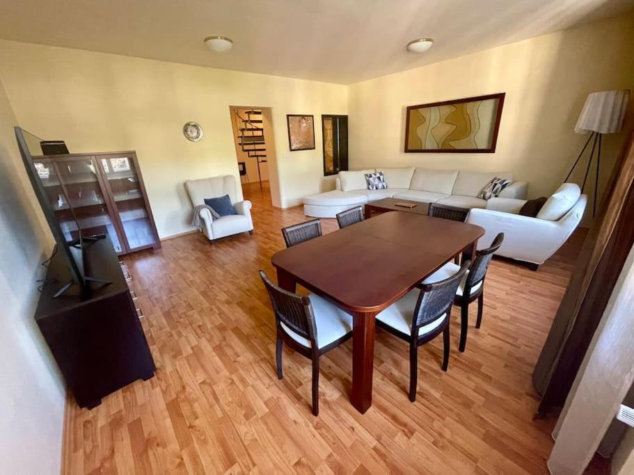 Huge Two Floor Apartment On The Park Colonnade With Free Parking For One Car, 160 Sqm Karlovy Vary Exterior foto